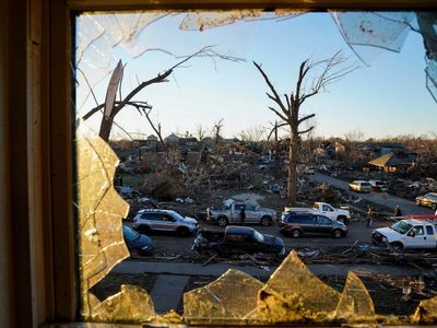 Las increíbles imágenes del antes y el después del paso de los tornados por Estados Unidos