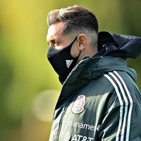 Héctor Herrera es baja ante Japón por lesión; Corona y Dos Santos, en duda
