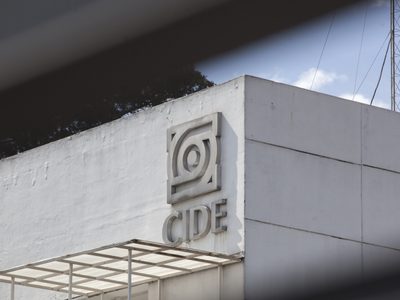 Cancelan la maestría de periodismo del CIDE; avisan a profesores un día antes