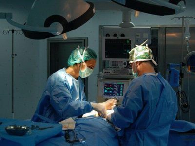 Por decreto, Gobierno subió 10% el salario de profesionales de la salud; frente a un atraso del 20%