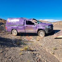 Un hombre herido por el vuelco de una camioneta de un correo privado