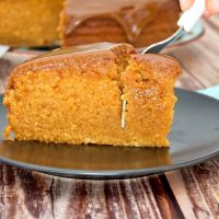Torta húmeda de dulce de leche: una receta para el postre o el té, fácil y con pocos ingredientes