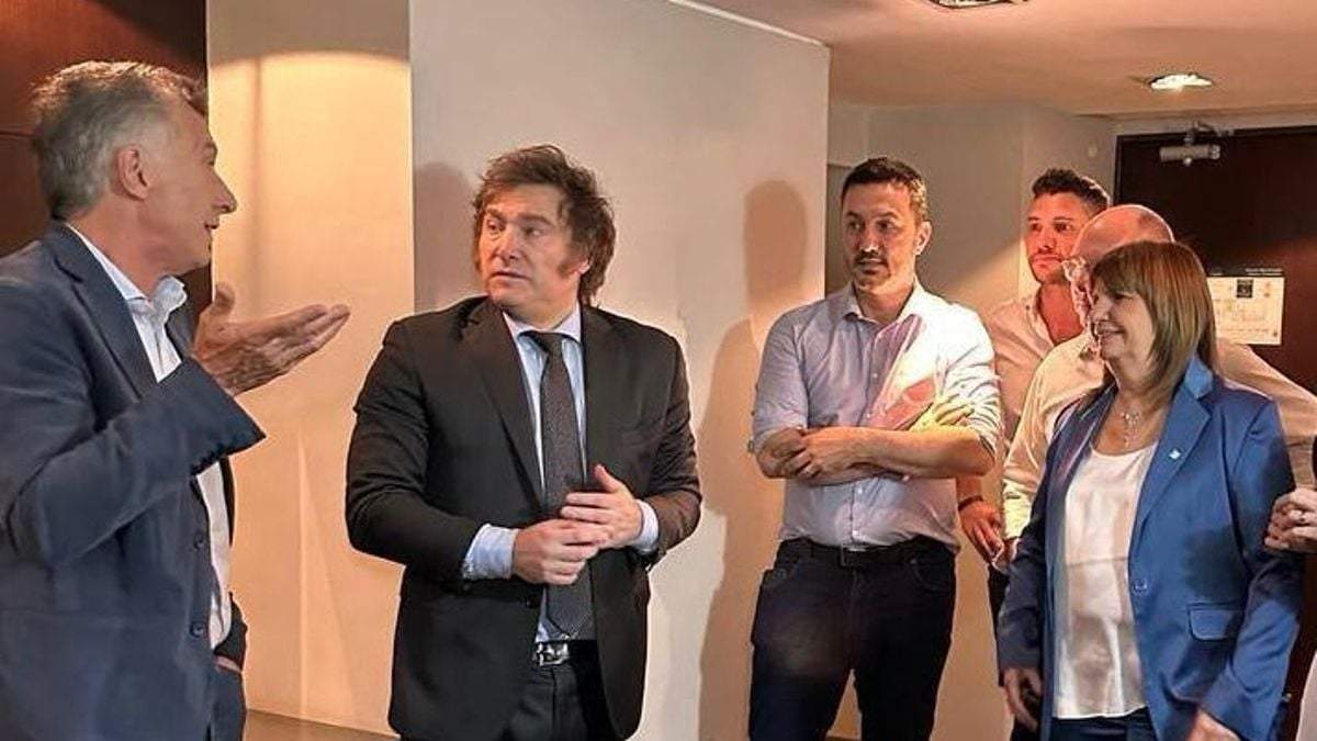 Macri y Milei cuando sellaron el acompañamiento del PRO para el balotaje.