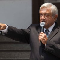 AMLO descarta hablar del muro; 'no queremos pleitos, sólo diálogo”