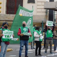 El Gobierno ofreció congelar el sueldo de los políticos y aumentarles a los estatales