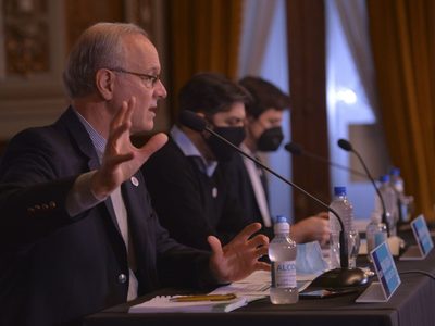 "Las primeras dosis de las vacunas llegarían para diciembre", según Daniel Gollán