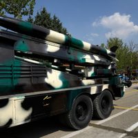 Irán dispara baterías antiaéreas en diversas provincias; escuchan explosiones en Isfahán
