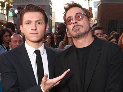 Robert Downey Jr. y Tom Holland protagonizaron juntos "Volver al Futuro" en este increíble video