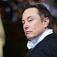 Elon Musk suspendió la compra de Twitter y las acciones de la empresa se desplomaron