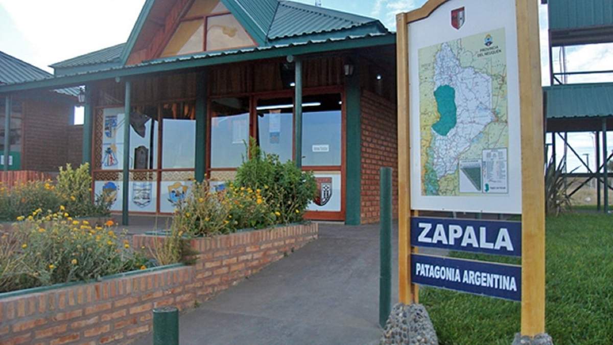 Portal del Pehuén, acceso a la ciudad sobre Ruta Nacional 22. Fuente: (Twitter)