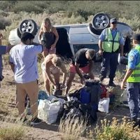 Una familia oriunda de Bahía Blanca volcó en la ruta 237 cuando viajaba a Villa la Angostura