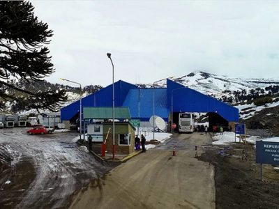 Por las intensas nevadas, cerraron el Paso Internacional Pino Hachado