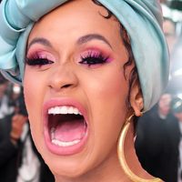 Cardi B: Una "casita", un Mercedes y iPhone 11 para todos ¡Más extravagante no se puede!