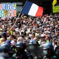 Los antivacunas marcharon por sexta semana consecutiva en Francia