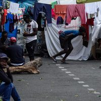 Batres solicitó apoyo federal para mantener albergues para migrantes
