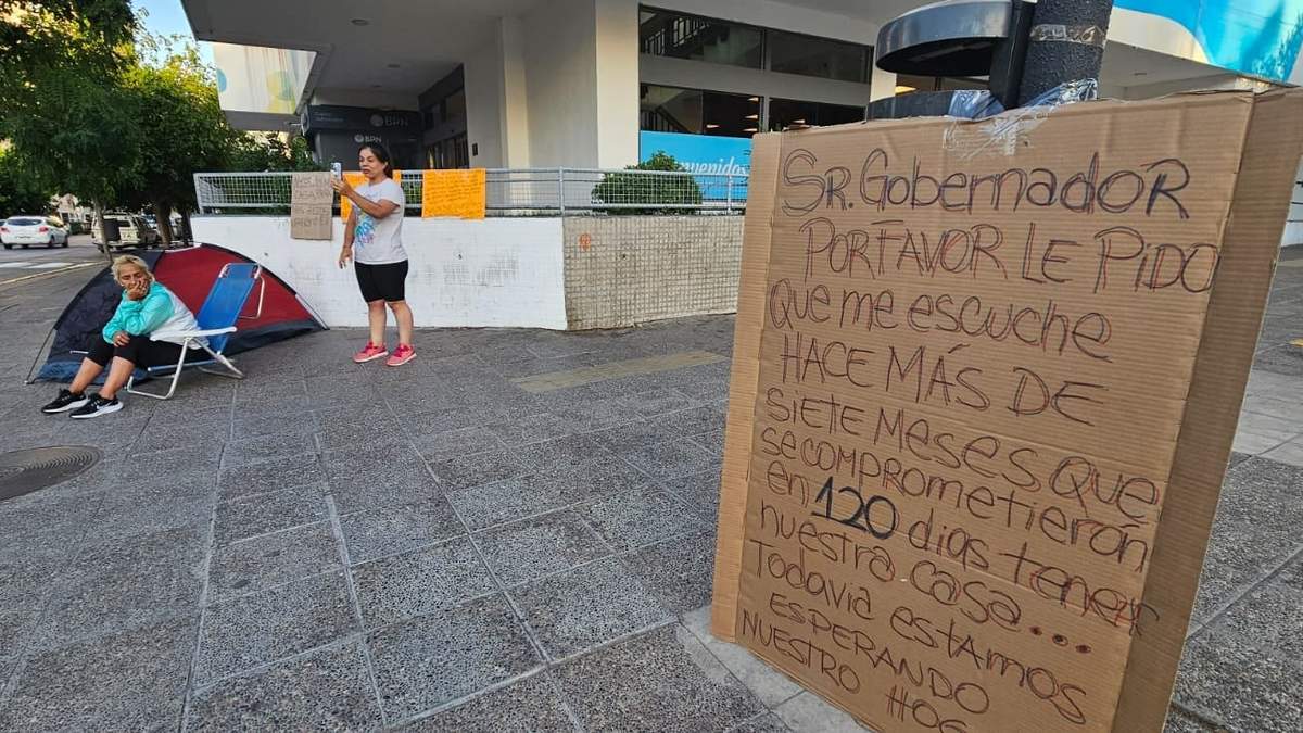 La mujer pide una solución habitacional definitiva para su familia. Fuente: (Javier Manzano)