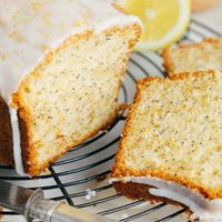 Como en las pastelerías más finas: budín de limón y amapolas con un glaseado que es un sueño