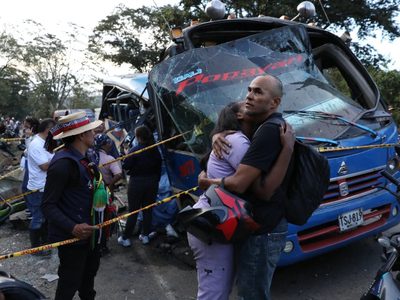 Un artefacto explosivo mata a 13 personas y hiere a 38 en autobús en Colombia