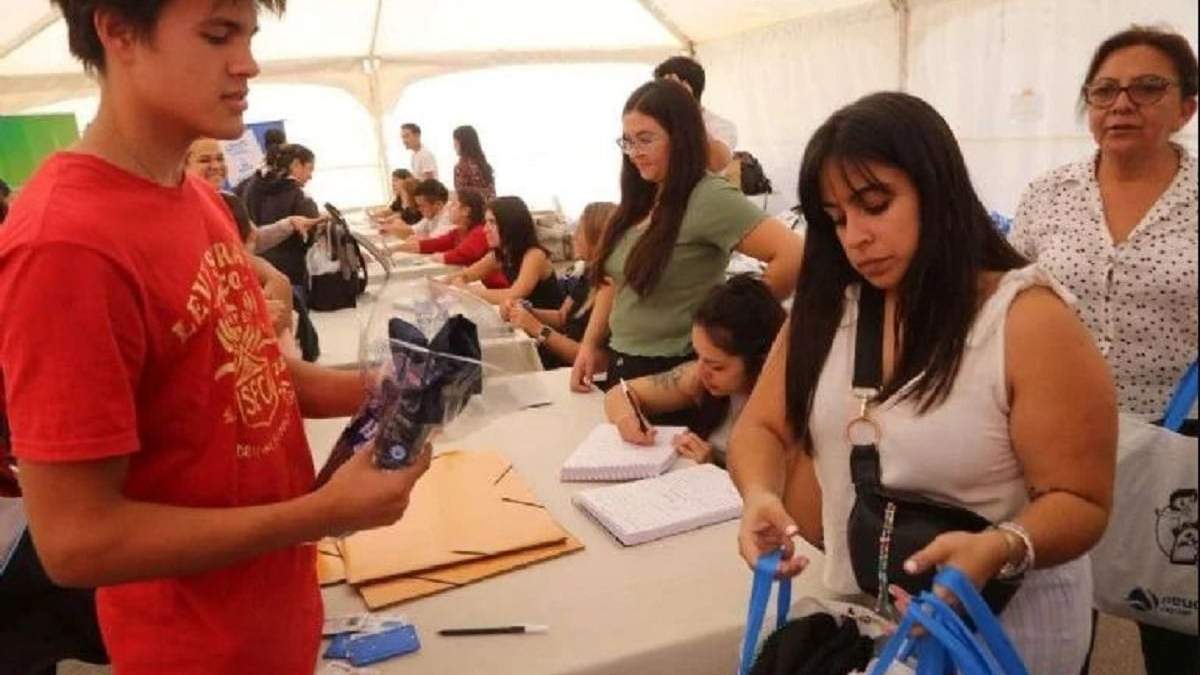 Alumnos de toda la provincia, recibirán los elementos escolares. Fuente: (Mejor Informado)