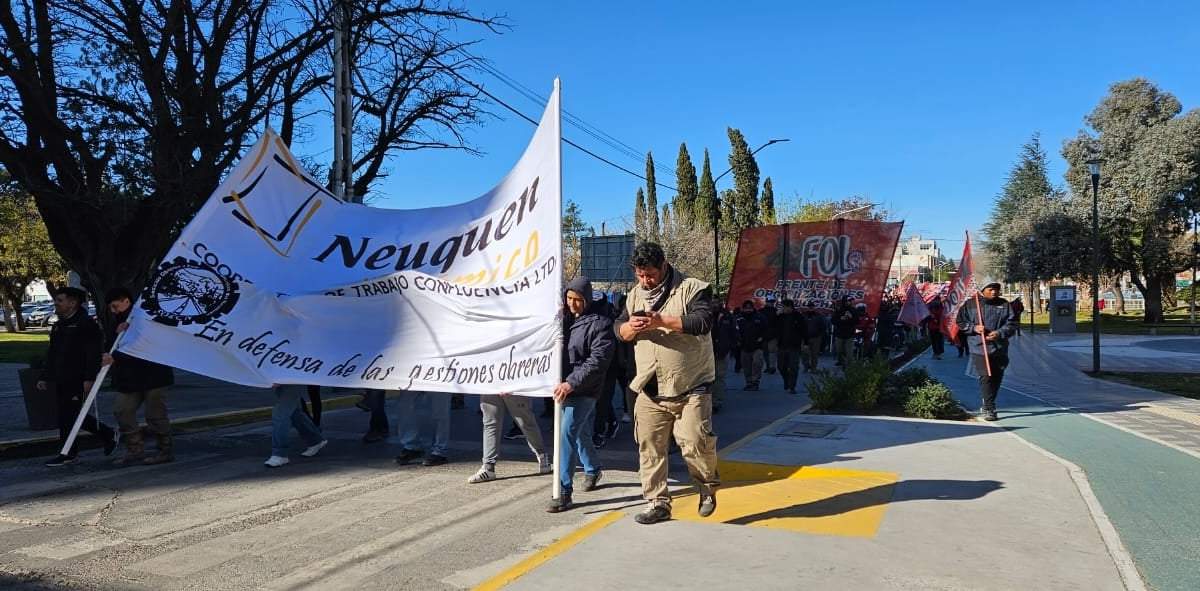Trabajadores de Cerámica Neuquén. Fuente: (Javier Manzano - Minuto Neuquén)