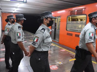Amurallan Palacio Nacional ante la manifestación contra la Guardia Nacional en el Metro