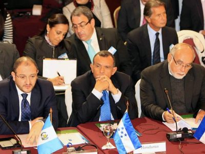Lista Engel: EU sanciona a más de 50 políticos "corruptos y antidemocráticos"
