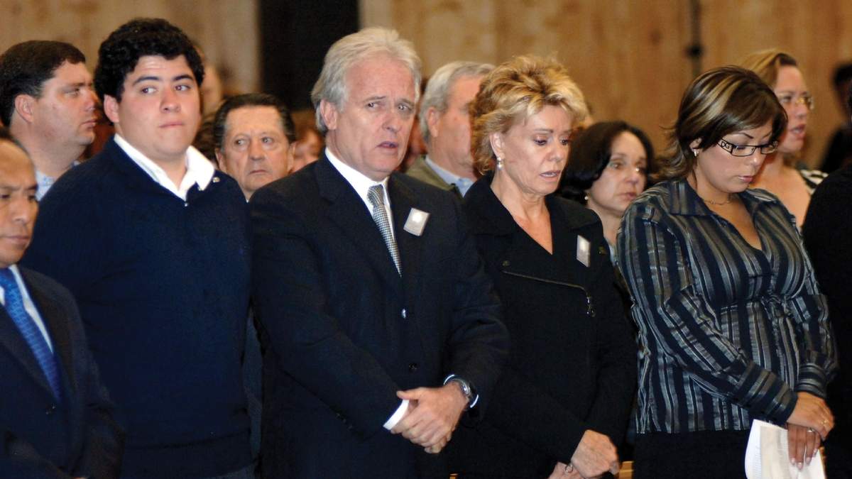 Alejandro Martí junto a su esposa, en 2008