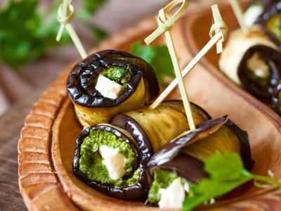Rollitos de berenjenas: sorprendé a todos en la cena con esta receta italiana tan fácil como deliciosa