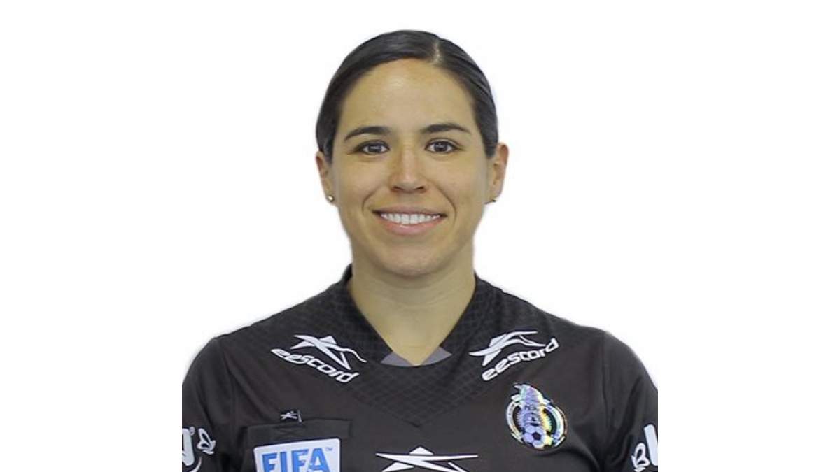 La árbitra Karen Díaz