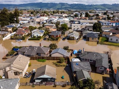 Evacúan a 27 mil en California por nuevo río atmosférico (Fotogalería)