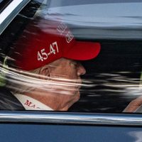 Trump pide a la gente que "resista" su guerra comercial: "No será fácil, pero el resultado será histórico"