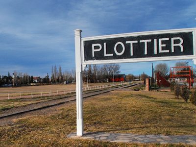 Rescate exitoso en Plottier: una pareja quedó varada a 70 metros de altura