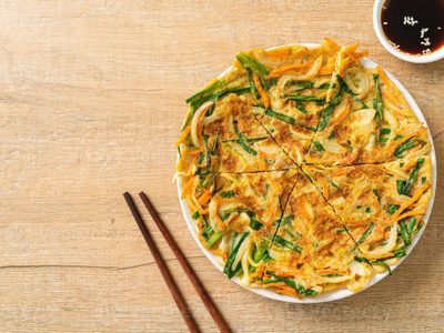 Pajeon: las panquecas coreanas que se hacen en pocos pasos y con ingredientes saludables