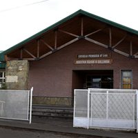 Entraron a robar en una escuela de Junín de los Andes y se llevaron hasta una bandera