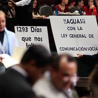 Morena, PAN y PRD piden regresar ley de publicidad oficial a comisiones, pero el PRI impone su mayoría