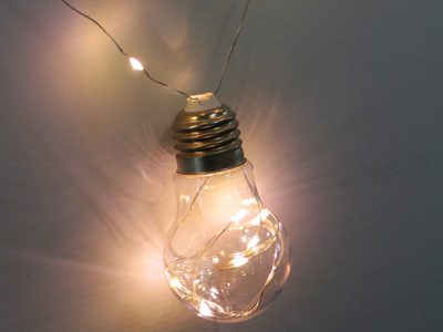 No tires las lamparitas de luz quemadas: así podés reutilizarlas en casa y sin gastar fortuna