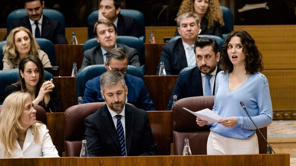 Isabel Díaz Ayuso interviene durante una sesión plenaria en la Asamblea de Madrid