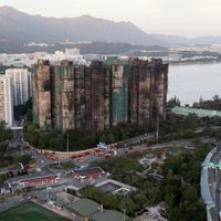 Número de muertos en incendio de un complejo de apartamentos en Hong Kong aumenta a 146