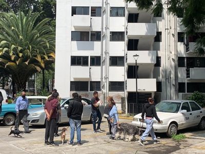 Entre rezos, llantos y recuerdos de dolor: así se vivió el sismo en el Multifamiliar de Tlalpan