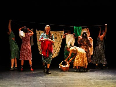 Teatro/De este lado: “Gruta”, un canto femenino a la vida