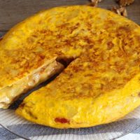 Tortilla de papas rellena: si no sabés qué cocinar, hacé esta receta original de un clásico que todos aman