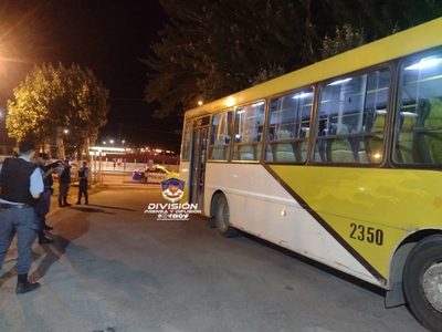 La Policía demoró a un hombre que provocaba incidentes en un colectivo