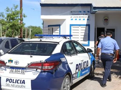 Un par de zapatillas lo vinculó con un violento robo y quedó detenido