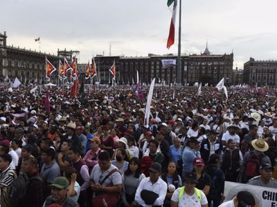 AMLO Fest: Asisten 250 mil personas al Zócalo de la CDMX, reporta Martí Batres