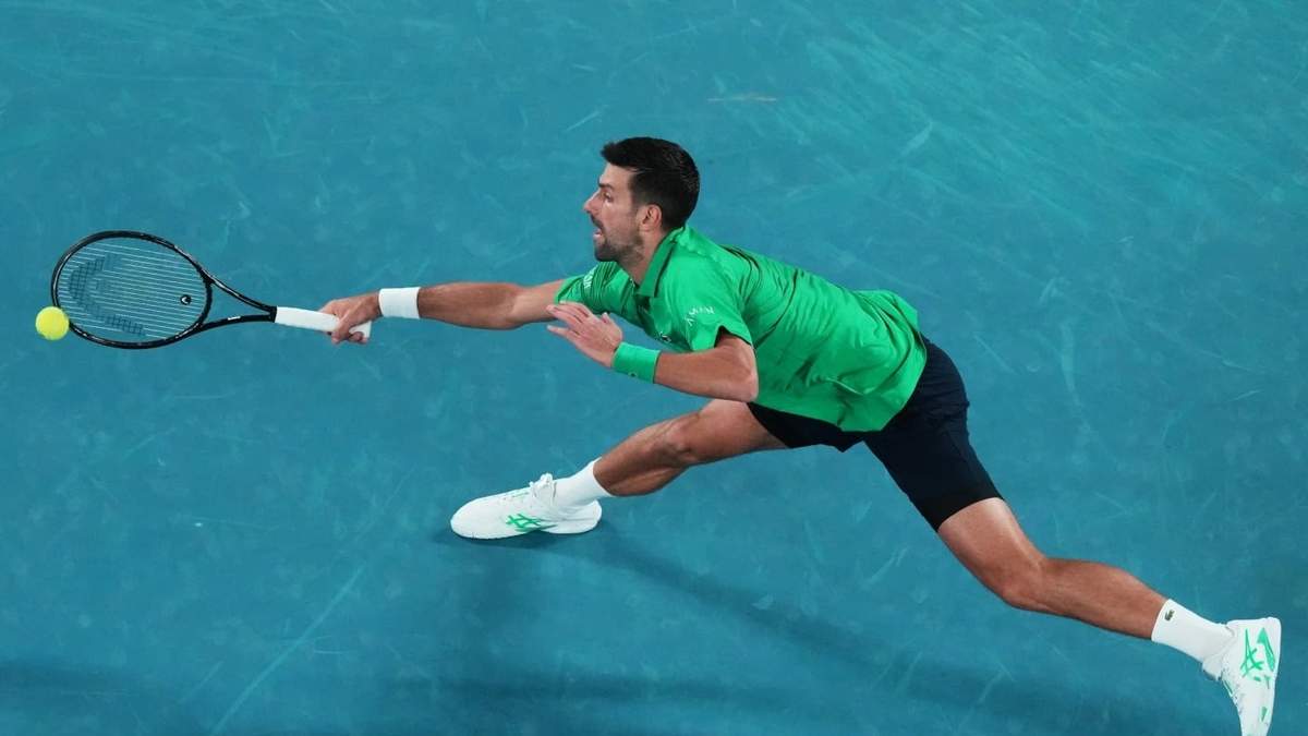 Djokovic iguala dos récords históricos y gana su partido número 100 en el Abierto de Australia
