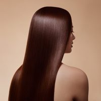 Basta de planchita y nutriciones carísimas: la receta mágica para devolverle el brillo a tu cabello en pocas semanas