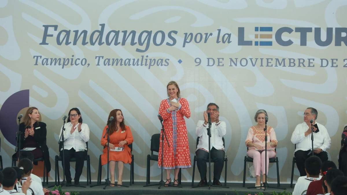 Leer para fortalecer la transformación, pide Américo a estudiantes
