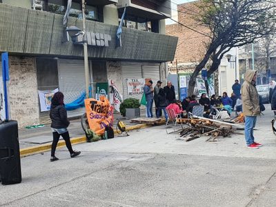 Trabajadores de la Subsecretaría de Familia mantienen su reclamo a Desarrollo Social