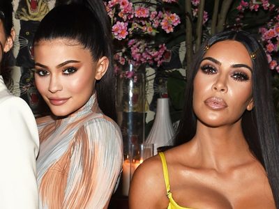 "¡Ups!": Kylie Jenner se puso cómoda y... ¡deschavó a Kim Kardashian!