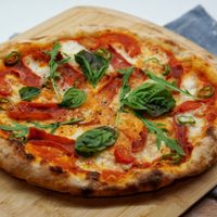 Pizza de masa madre: la receta para hacerla a la piedra y al molde, y que salga perfecta